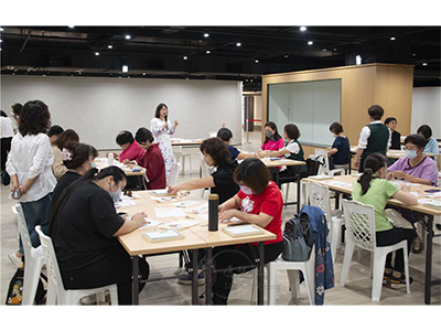 正念押花體驗　佛光緣台中館歡慶佛誕節教育推廣