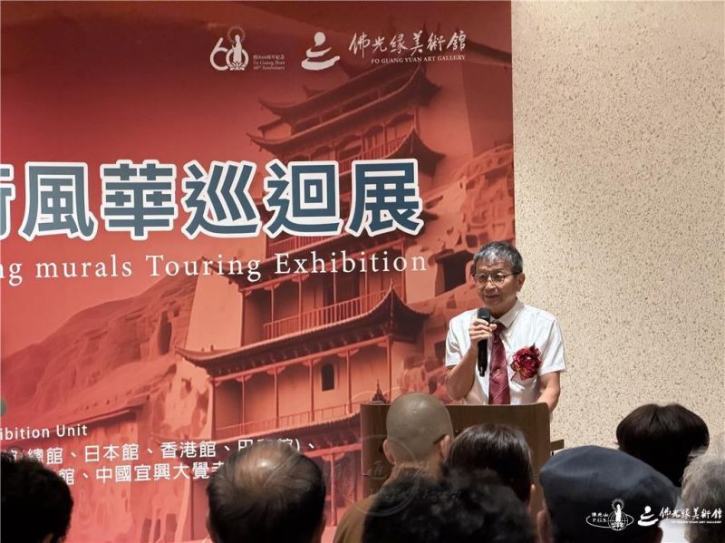 圖說:黃明泰分享,覺得跟敦煌特別有緣,有繪畫方面的,也有研究方面的人士多有接觸互動的因緣,所以看到每一尊佛像都非常喜愛。 人間社記者劉妙秋攝 20260519Main003