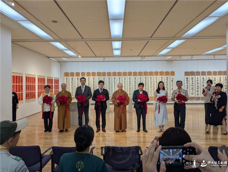 開幕典禮,由貴賓們代表剪綵。 人間社記者楊威攝 20260810-001
