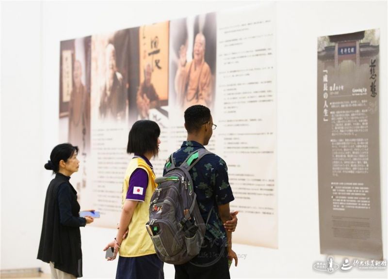 圖說:現場有中文、英文、日文導覽,讓來自世界各地的民眾都能以不同的語言與星雲大師接心。 人間社記者楊威攝 20260828-nagasaki-004