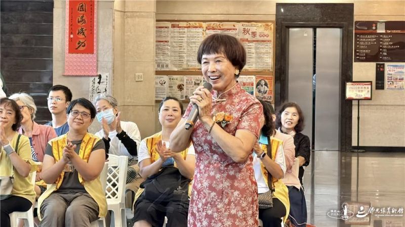 圖說:林碧雲即席高歌〈月圓花好〉,與現場來賓分享當下歡喜自在心。 人間社記者尤秀華攝 20260831-Yilan-001