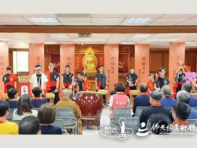 圖說:主禮嘉賓剪綵(由右至左):廖亦詩、Patryk Chao、Angela Cheung、總住持永富法師、蔡毅虹、胡釋予、Simon、阿昇。 人間社記者陳滿華攝 20260922-Pingtung-00s