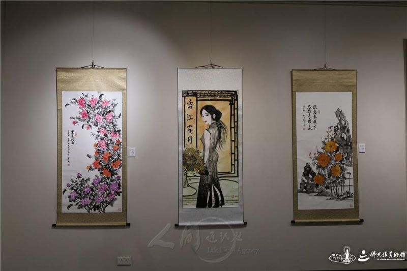 圖說:水墨畫展品(由右至左):「秋菊」、人像水墨、「百花圖」。 人間社記者陳滿華攝 20260922-Hongkong-006